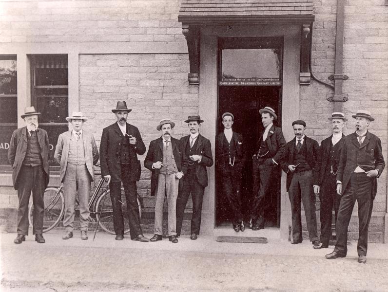 Conservative club 1919.jpg - Gentlemen of Long Preston outside the Conservative Club in 1919.